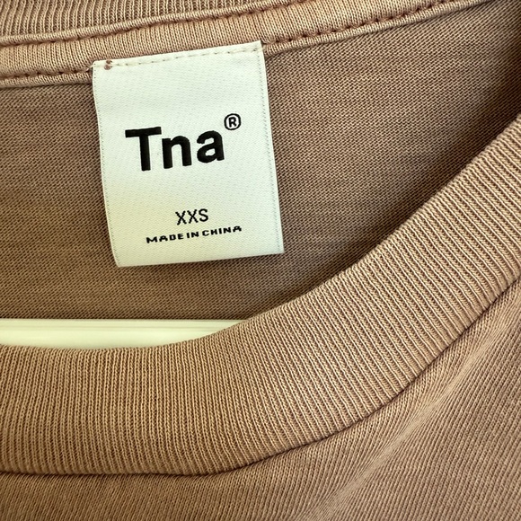 Aritzia TNA Mauve Long Sleeve Crop Shirt - Picture 2 of 4